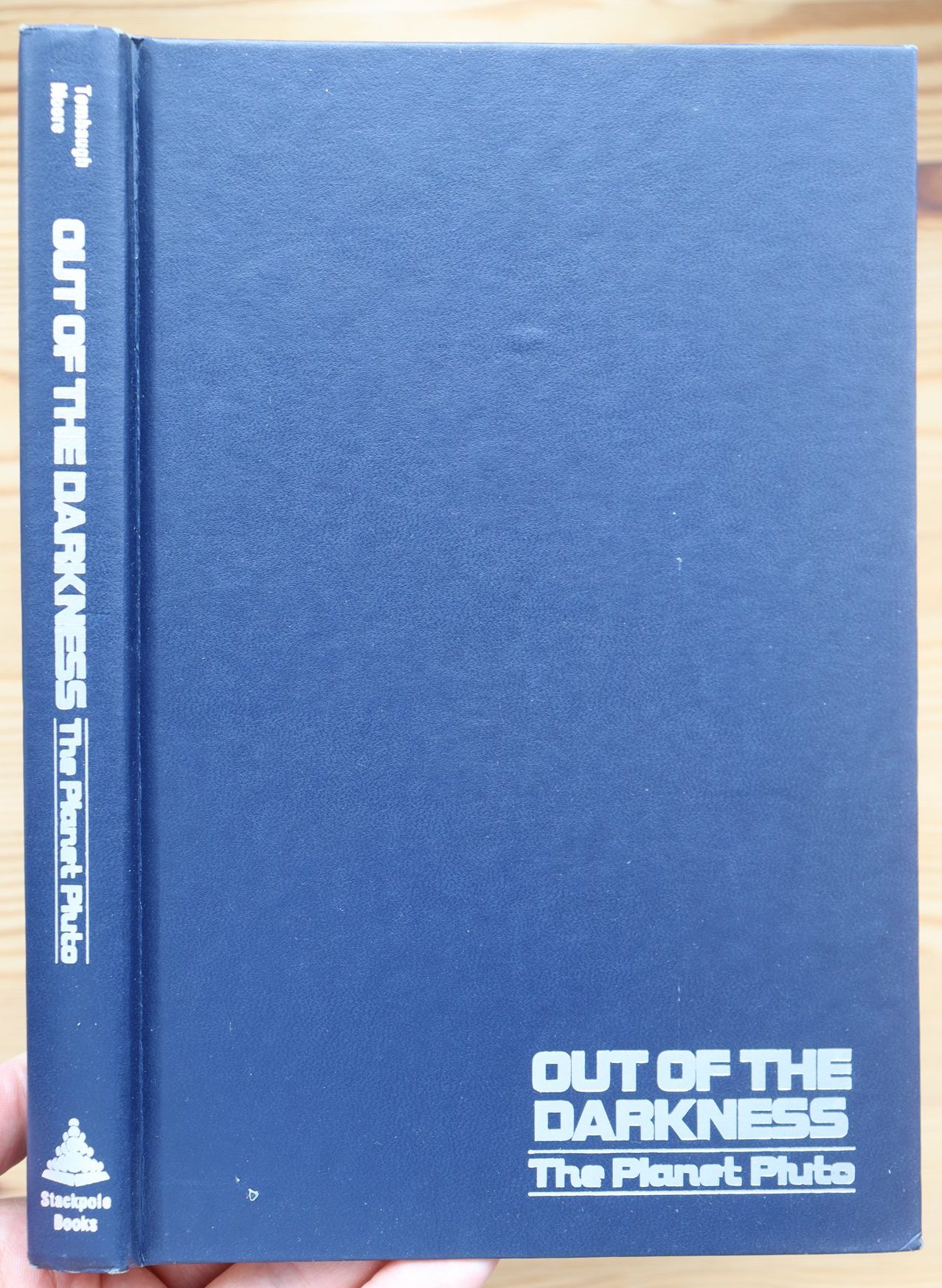 Clyde W. Tombaugh and Patrick Moore – Out of the Darkness: The Planet Pluto 1981, Copy 2 - Image 2